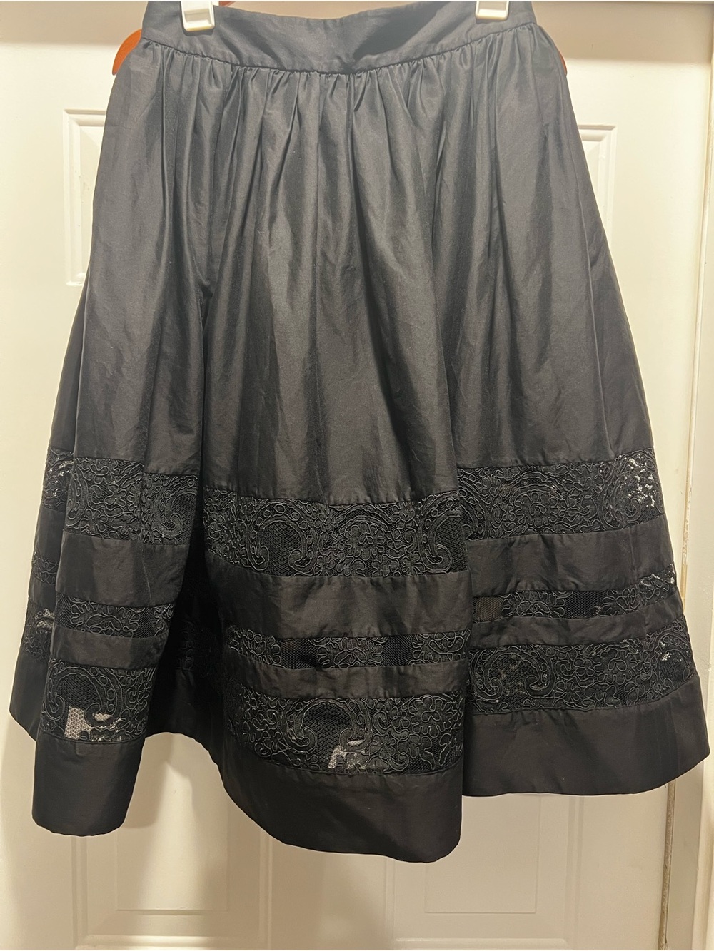 Alice & Olivia Classic Black Embroidered A-Line Women's Skirt